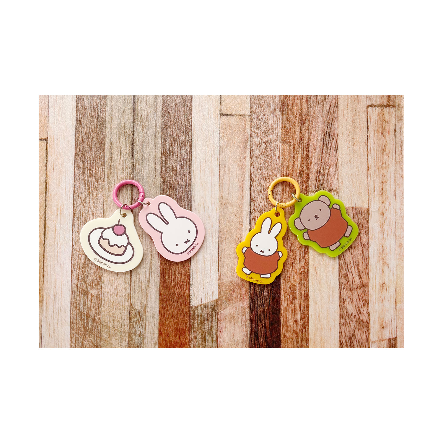 [公式] メーカー直営 ディック・ブルーナ カラーアクリルキーホルダー ケーキ