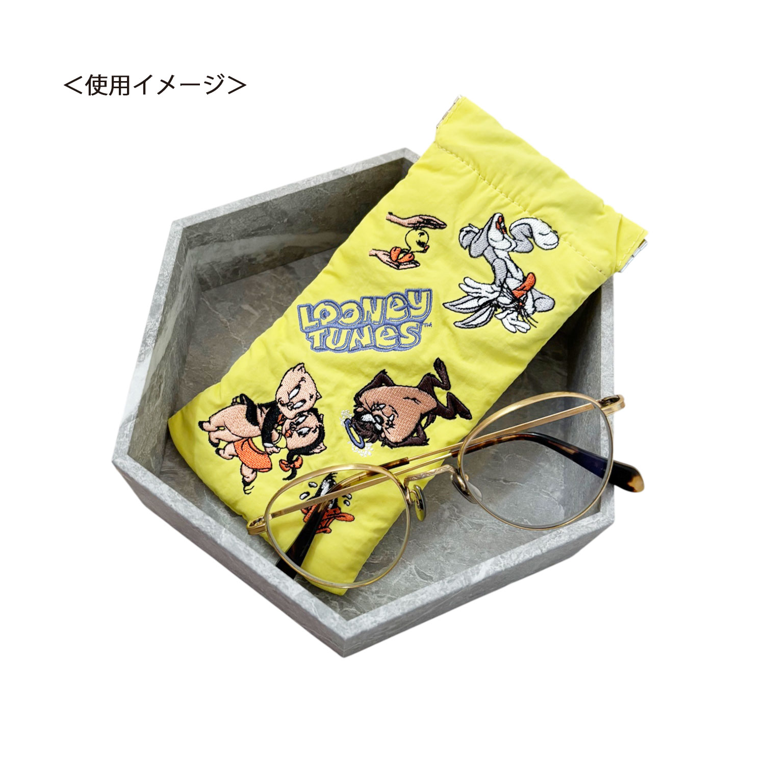 [公式] LOONEY TUNES/NOSTALGICA（ルーニー・テューンズ/ノスタルジカ）メガネクッションポーチ ルーニー・テューンズ イエロー