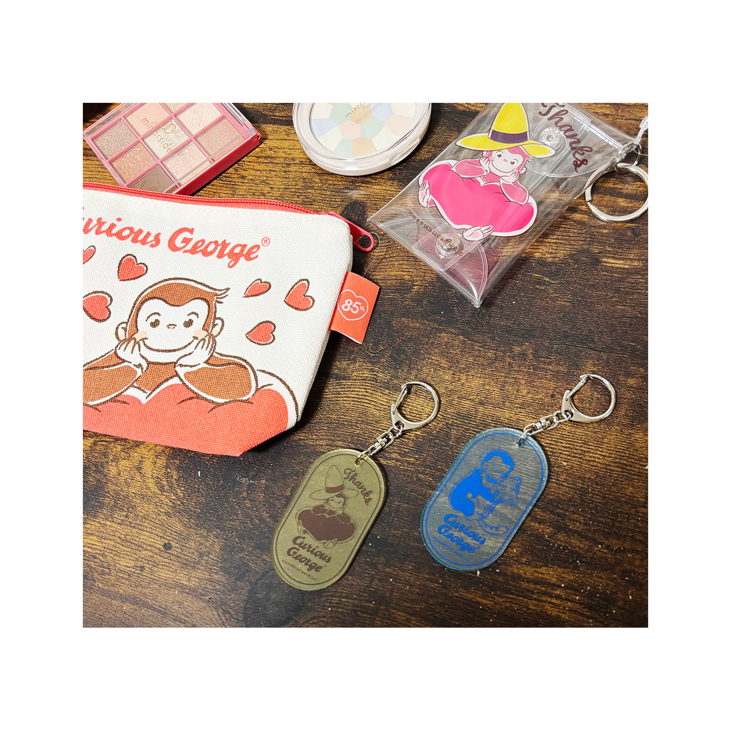 [公式] メーカー直営 おさるのジョージ85周年 クリアアクリルキーホルダー フレンズ ハート