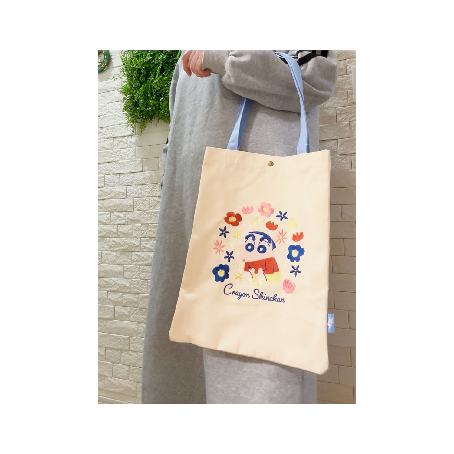 [公式] メーカー直営 クレヨンしんちゃん 刺繍カラートートバッグ フラワー ベージュ