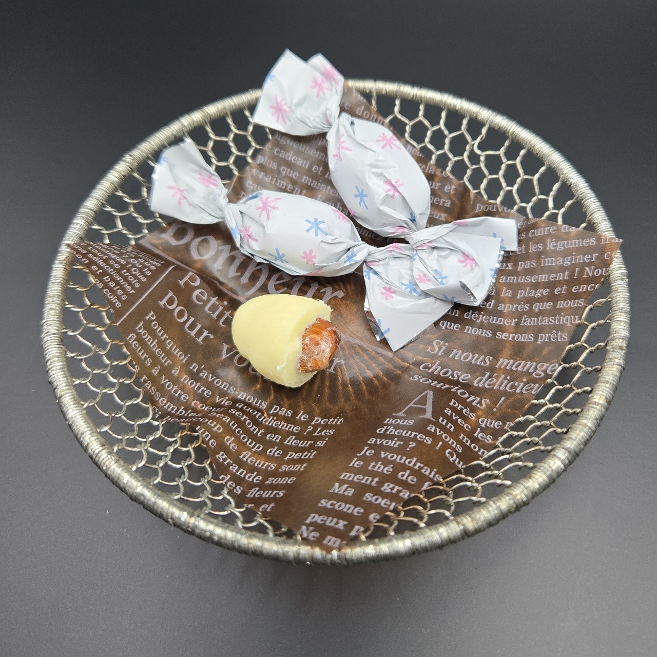 ホワイトティラミスチョコレート　100ｇ