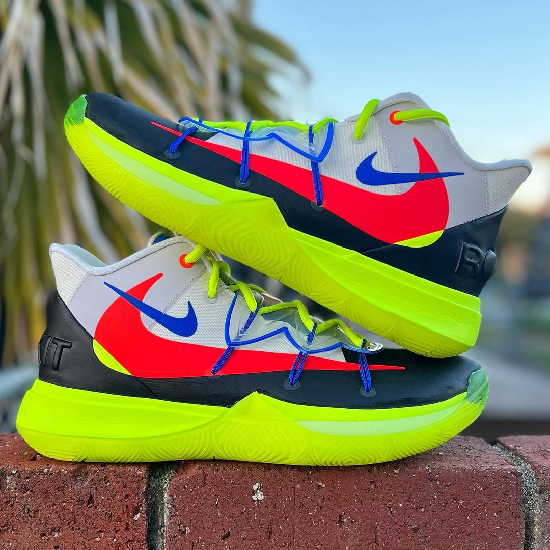 NIKE KYRIE 5 'DUKE PE' ナイキ カイリー 5 デューク 大学