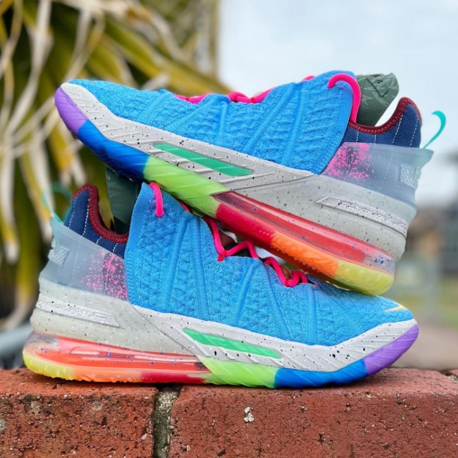 NIKE LEBRON XVIII 'SISTERHOOD' ナイキ レブロン 18 シスターフッド