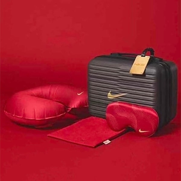 NIKE SWOOSH PILLOW ナイキ スウィッシュ ピロー クッション 抱き枕