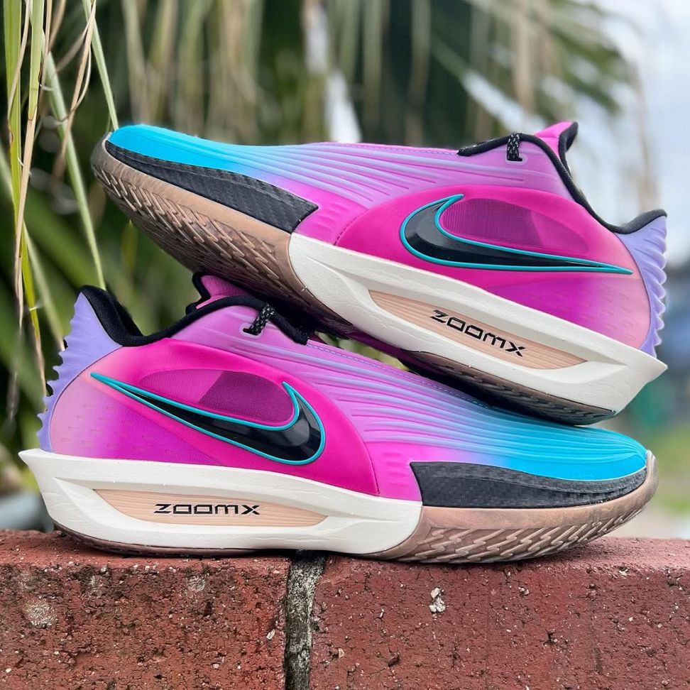Nike GT CUTバスケットボールシューズ 黒/青/ピンク Nike GT CUTバスケットボールシューズ 黒/青/ピンク