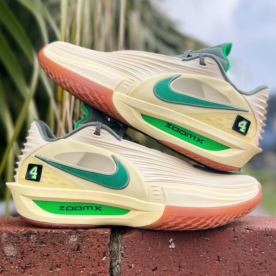 希少！NIKE ナイキ ハイパー シルバー フラッシュ ジャケット レインボー ナイキ（NIKE）（レディース）ジャケット ハーフジップ ミッド