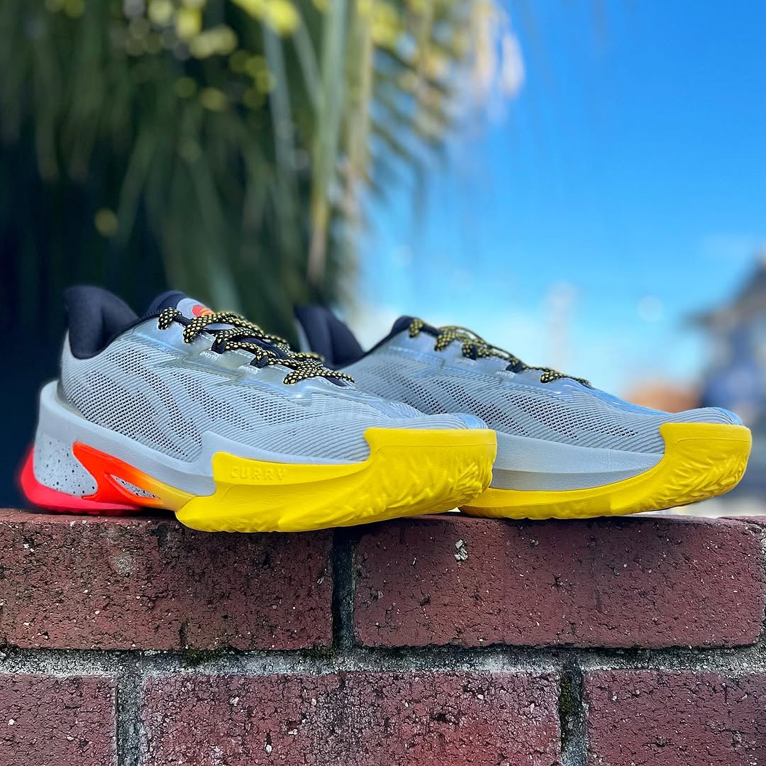CURRY スニーカー グレー/イエロー UNDER ARMOUR CURRY SERIES 7 'IRON SHARPENS IRON' アンダーアーマー
