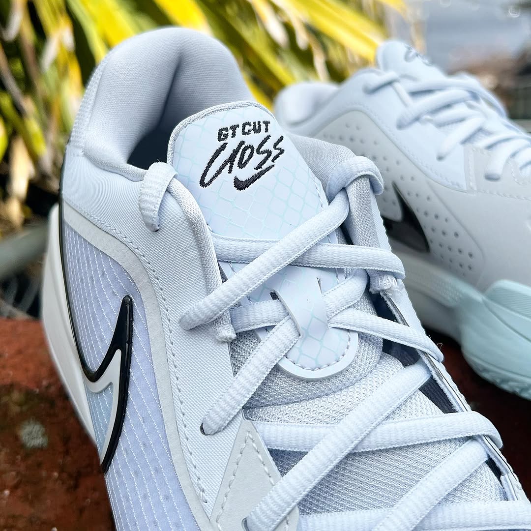 5月限り Nike バスケットボールシューズ ホワイト/ブルー GTカット3 5月限り Nike バスケットボールシューズ ホワイト/ブルー GTカット3