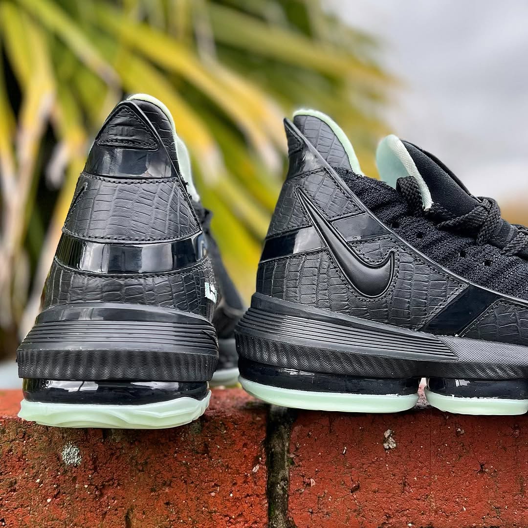 NIKE LEBRON 16 'GLOW IN THE DARK' ナイキ レブロン 16 グロー イン