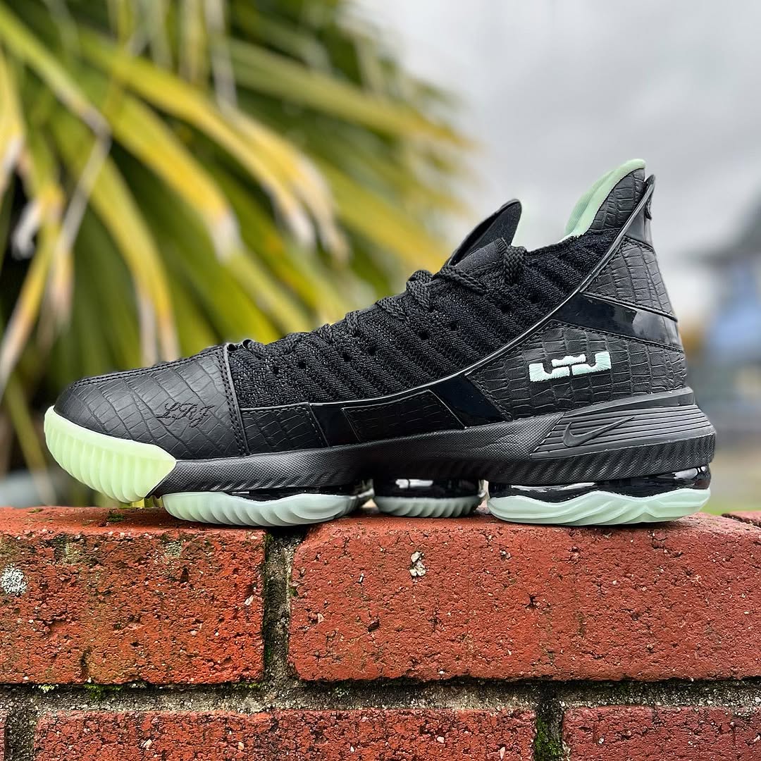 レブロン16 グローインザダーク　28cm NIKE LEBRON 16 'GLOW IN THE DARK' ナイキ レブロン 16 グロー イン