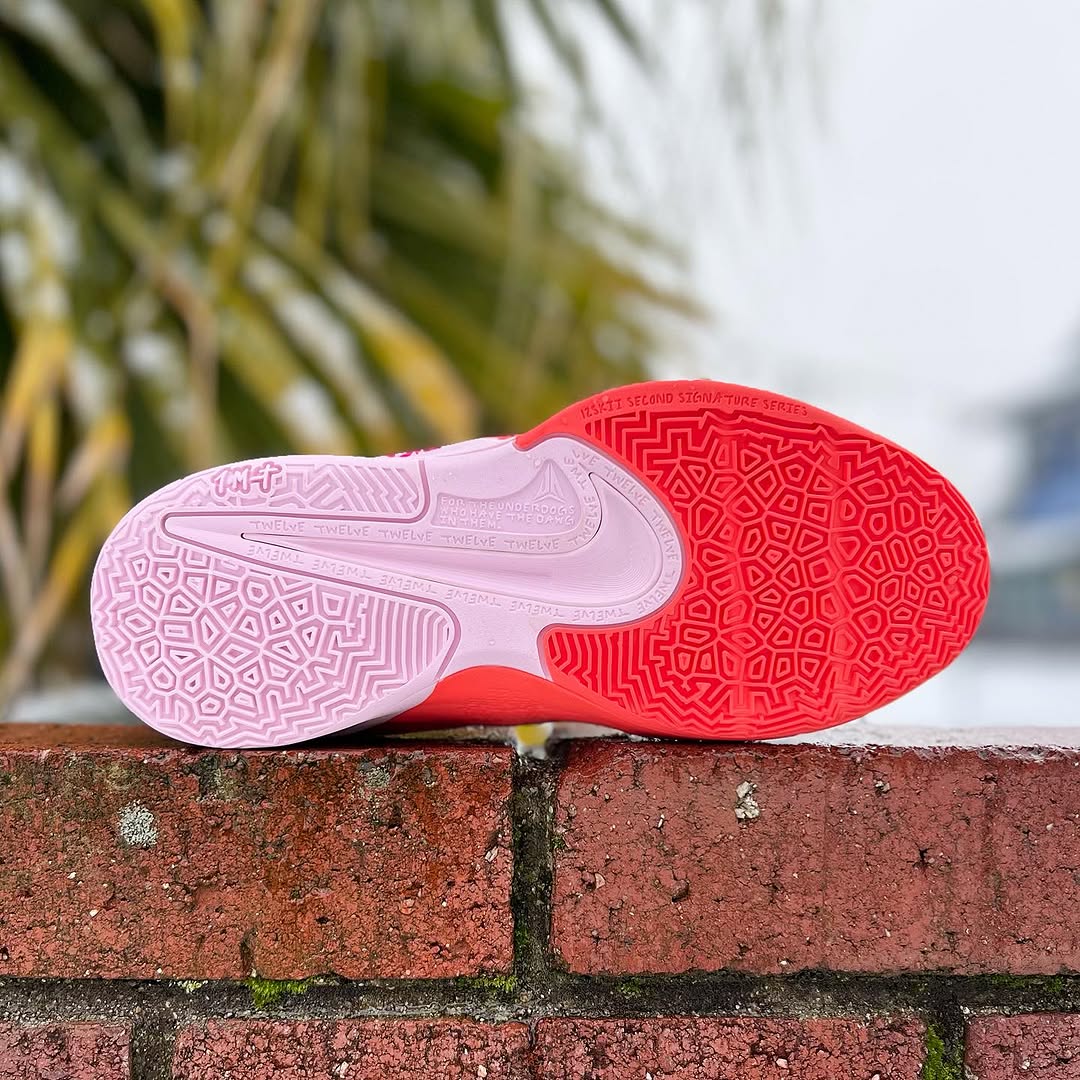 NIKE JA 2 GS 'HEART EYES' ナイキ ジャ 2 ジャ モラント クリスマス