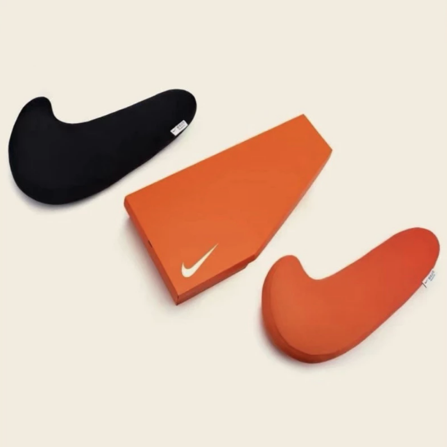NIKE SWOOSH PILLOW ナイキ スウィッシュ ピロー クッション 抱き枕