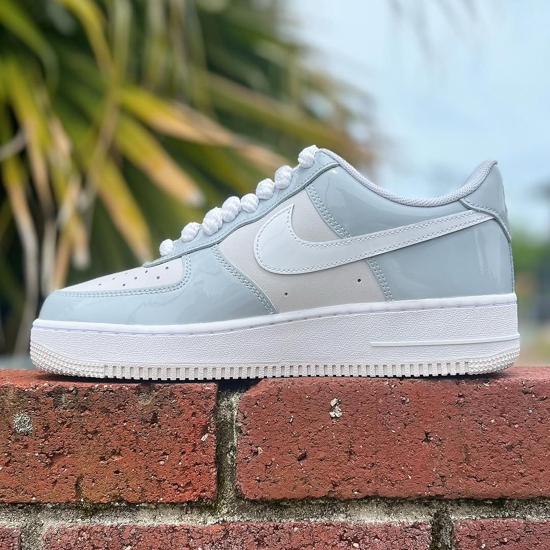 新品未使用 希少カラー2005 WMNSサイズ ナイキエアフォース1ロー NIKE AIR FORCE 1 LOW 'WOLF GREY PATENT' ナイキ エア フォースワン