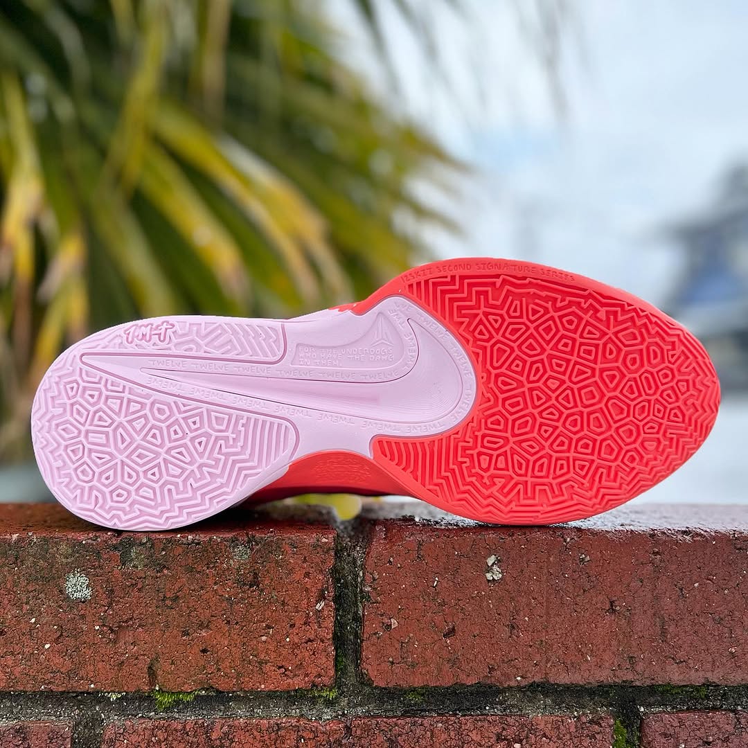 フランクフルト 2022/23 レア NIKE JUMADIBA着用 NIKE スポーツブラ 揺れない ナイキ パッディド スポーツ ブランド