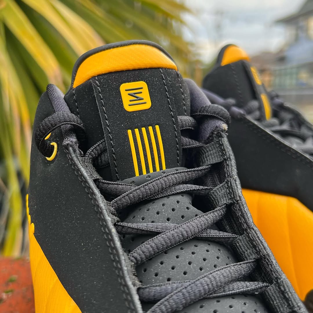 夏休みセールNIKE バスケットボールシューズ ハイカット イエロー/ブラック ナイキ ハイカット スニーカー イエロー/ブラック - メルカリ