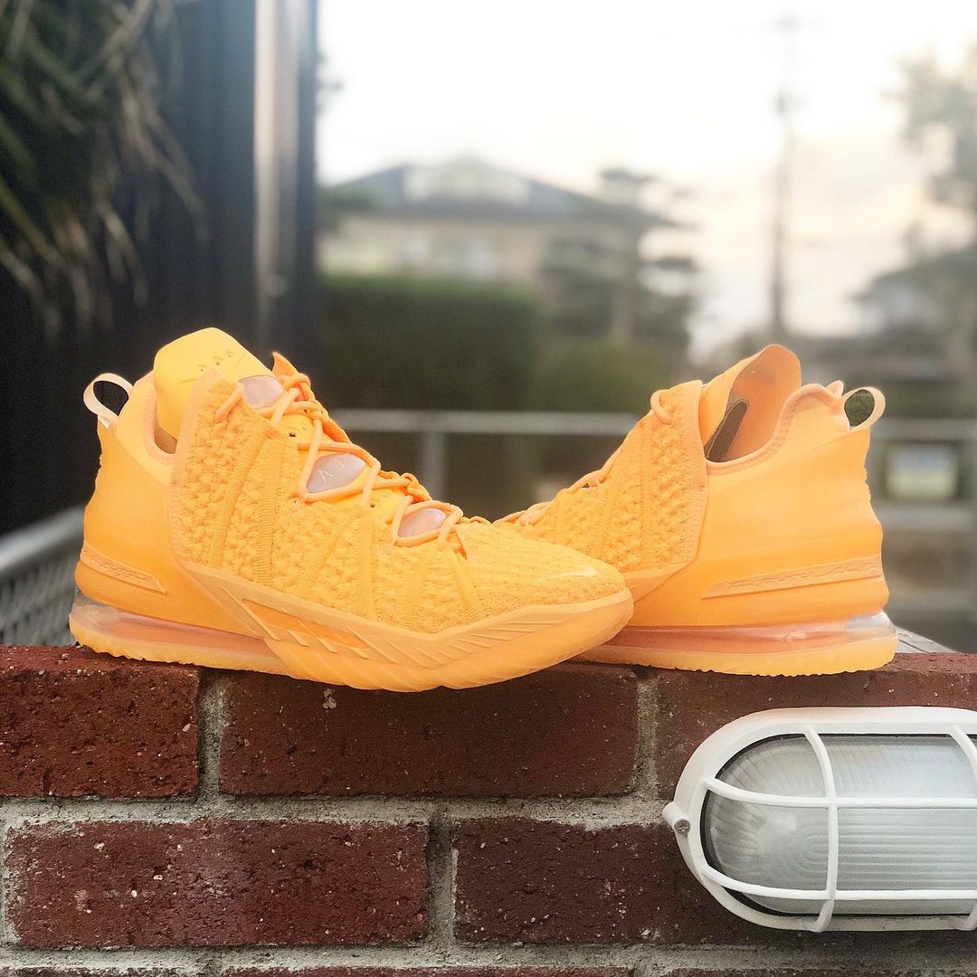 NIKE LEBRON XVIII 