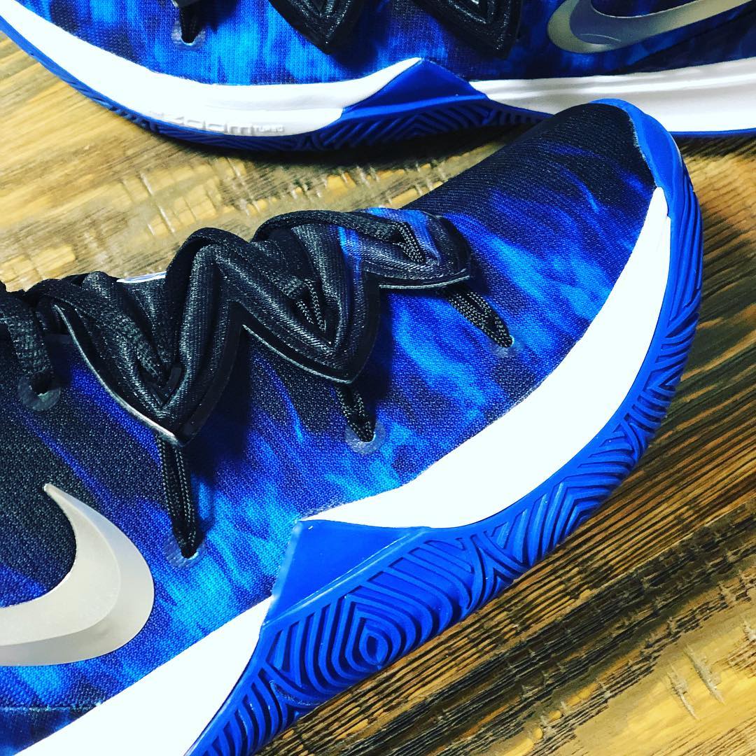 NIKE KYRIE 5 'DUKE PE' ナイキ カイリー 5 デューク 大学