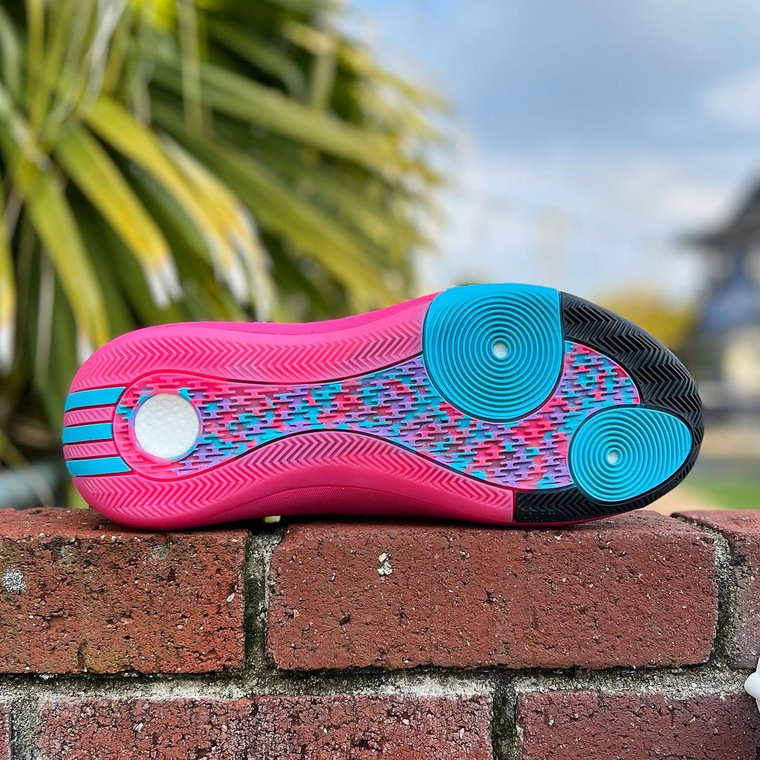 【新品未使用】アディダス　ハーデン8　バスケシューズ adidas アディダス HARDEN VOLUME 8 ハーデン ボリューム IE2697