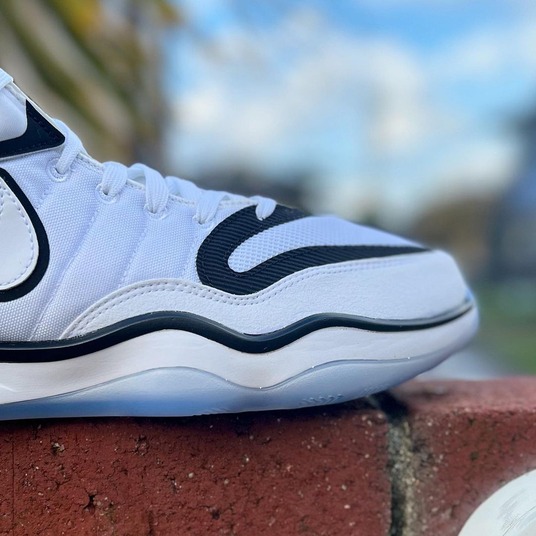 未使用　Nike AIR zoom エアズーム　ホワイト　バスケ　夏に NIKE Air Zoom GT Hustle 2 White/Black ナイキ エア ズーム