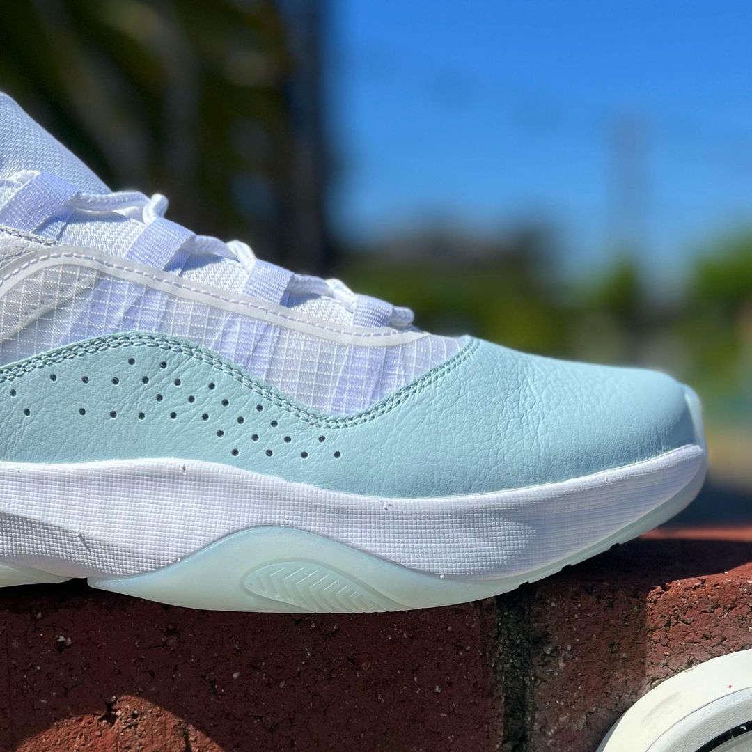 WMNS AIR JORDAN 11 CMFT LOW ウイメンズ エア ジョーダン 11