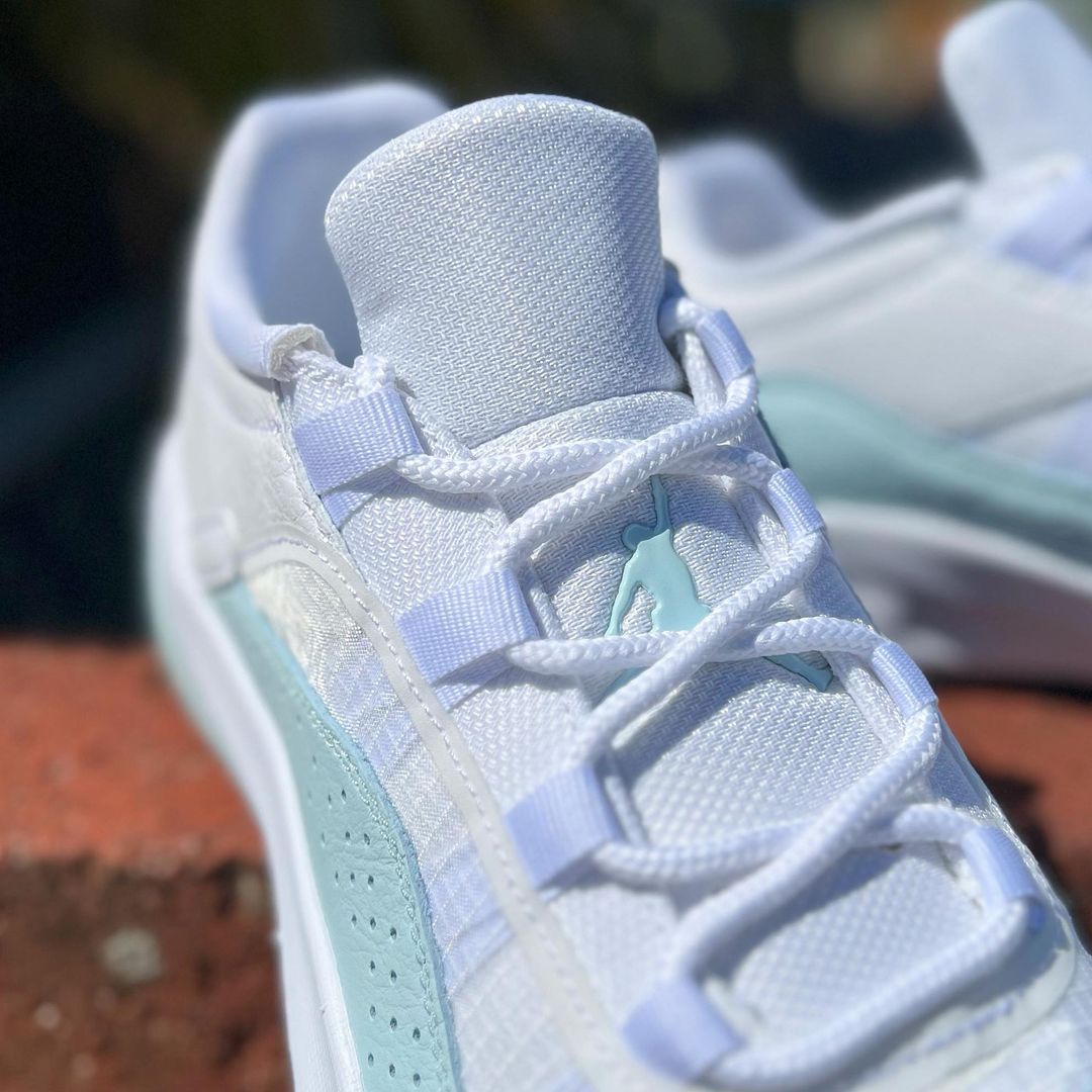 WMNS AIR JORDAN 11 CMFT LOW ウイメンズ エア ジョーダン 11