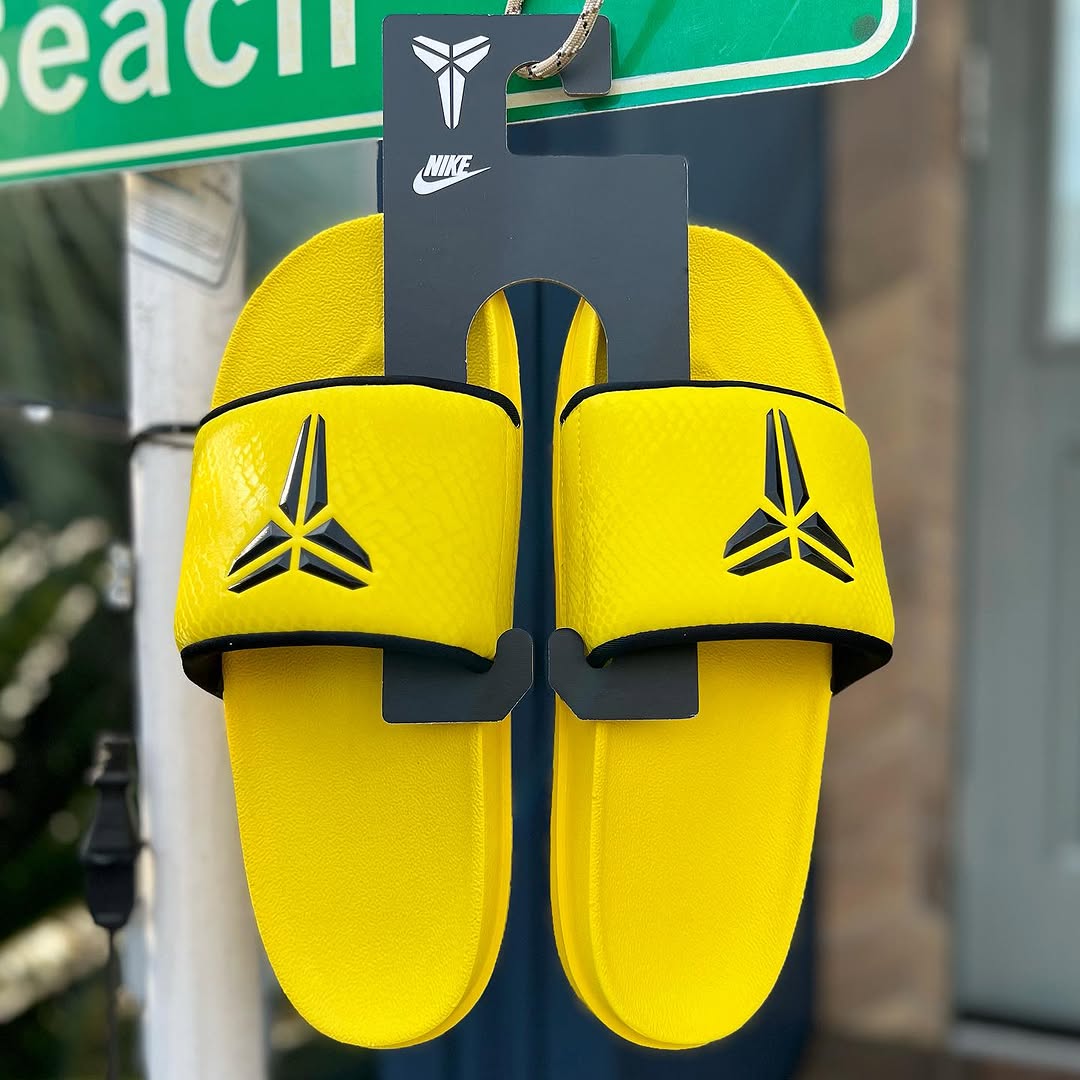 Nike × Kobe Offcourt Slide コービースライド NIKE KOBE OFFCOURT SLIDE 'LIGHTNING' ナイキ コービー オフ