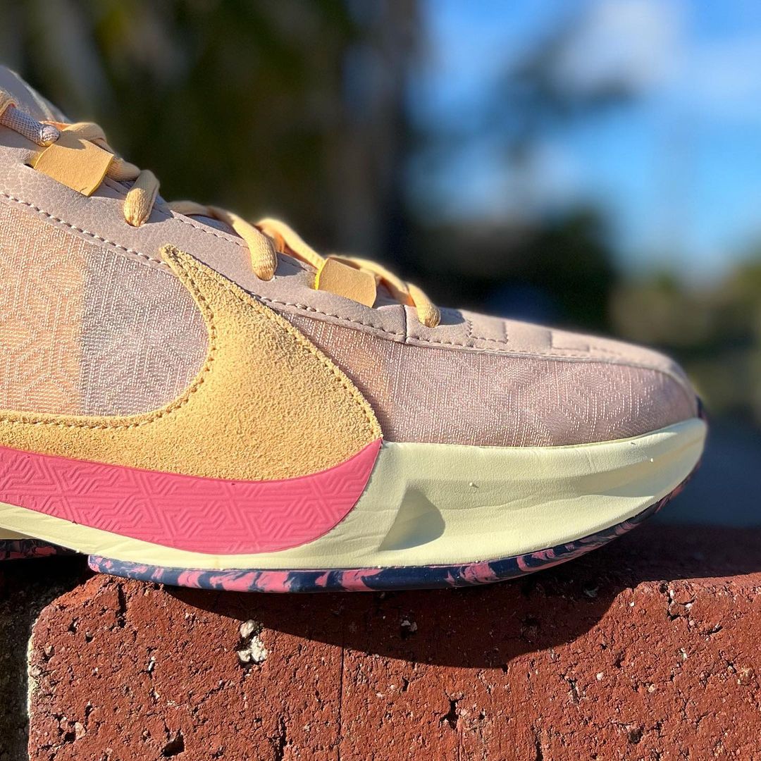 NIKE ZOOM FREAK 5 FOSSIL STONE ナイキ ズーム フリーク 5 ヤニス