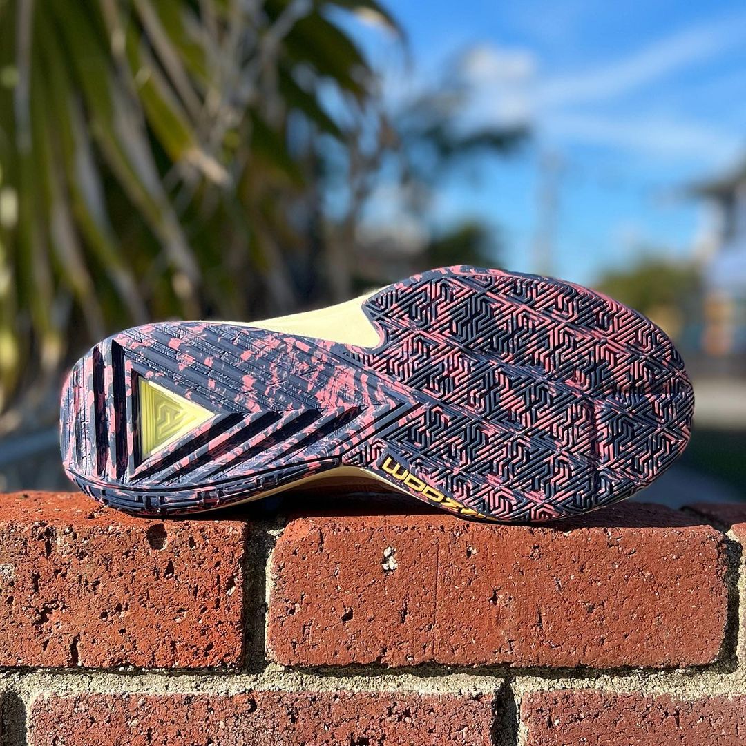 NIKE ZOOM FREAK 5 FOSSIL STONE ナイキ ズーム フリーク 5 ヤニス