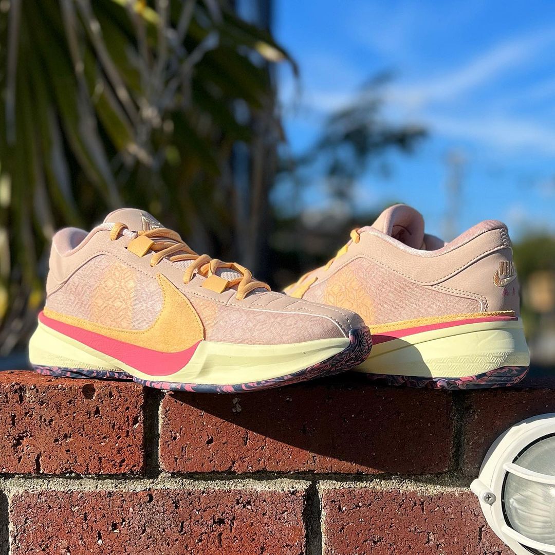 NIKE ZOOM FREAK 5 FOSSIL STONE ナイキ ズーム フリーク 5 ヤニス