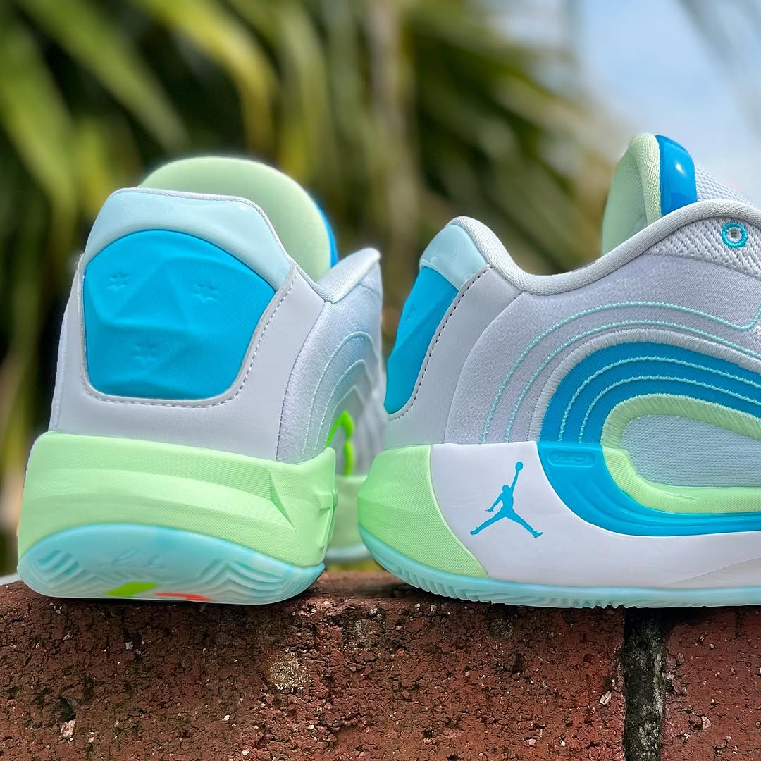 シューズ(男性用) Luka 4 \"Lases Blue\" Jordan Luka 4 “Laser Blue” Joins Luka's Signature Legacy
