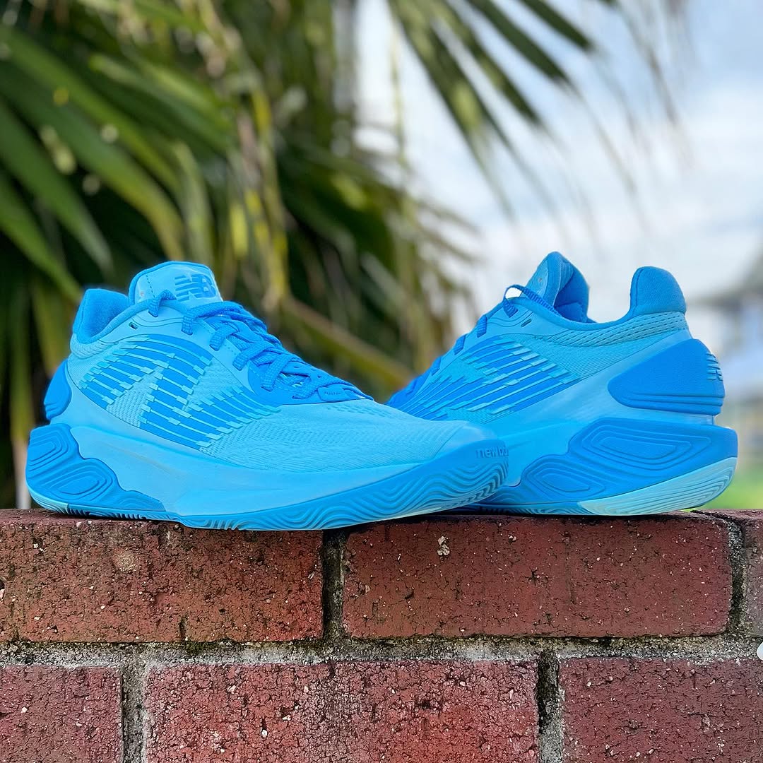 シューズ(男性用) NEW BALANCE TWO WXY V5 highlighter blue NB Two Wxy V5 - Highlighter Blue : r/BBallShoes