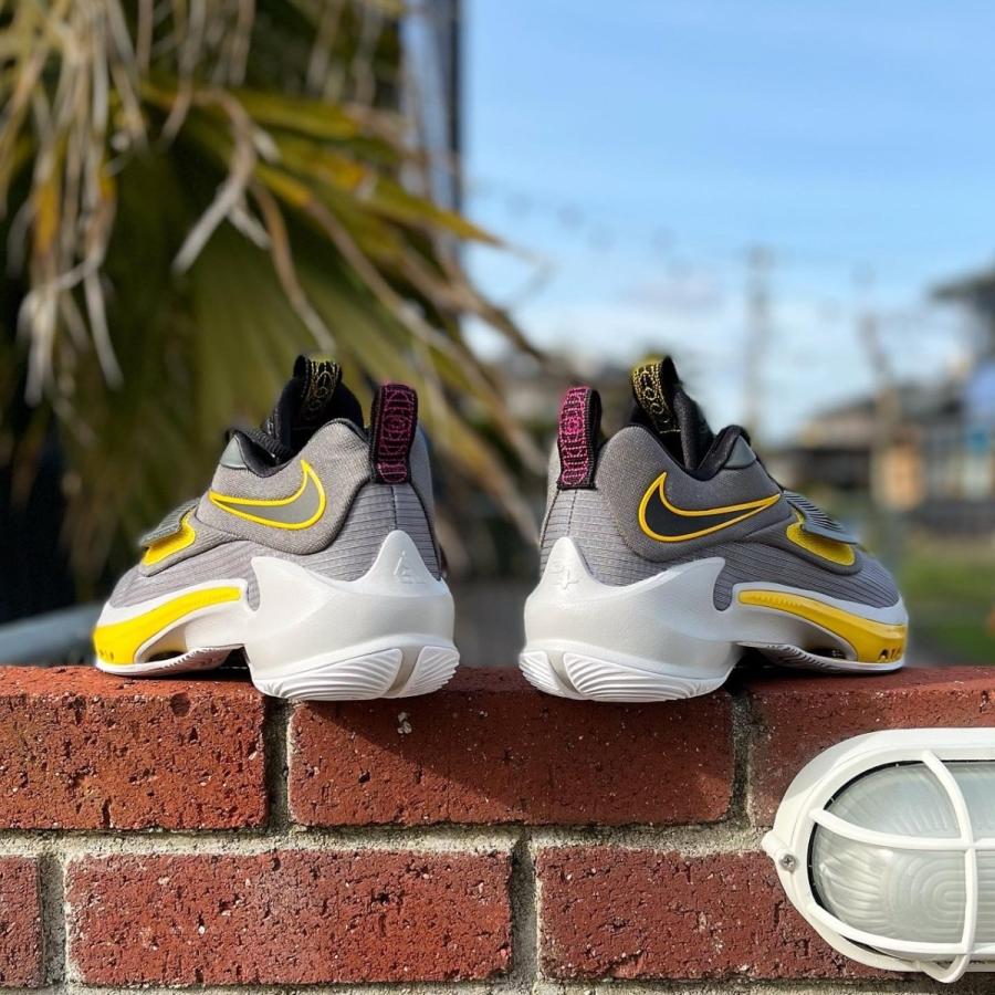 NIKE ZOOM FREAK 3 'BATTERY' ナイキ ズーム フリーク 3 ヤニス