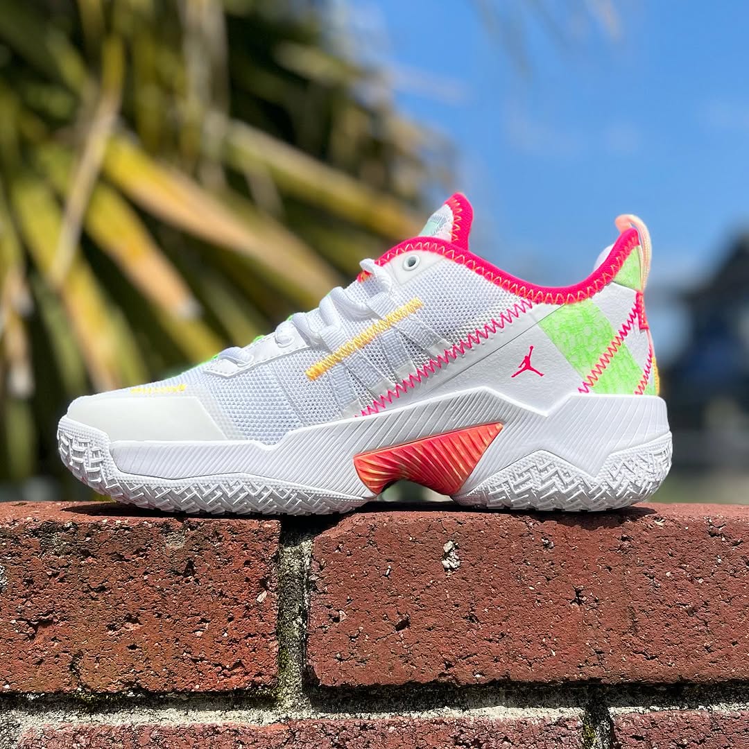 ナイキ ジョーダン ウエストブルック ワン テイク PF ホワイト/メタリック この抜け感が最高。スニーカー 「ウエストブルック ワンテイク