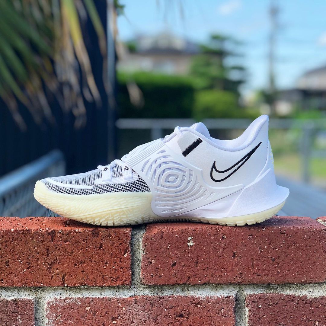 KYRIE LOW 3 EP ナイキ カイリー ローカット 3 【MEN'S】 white/black