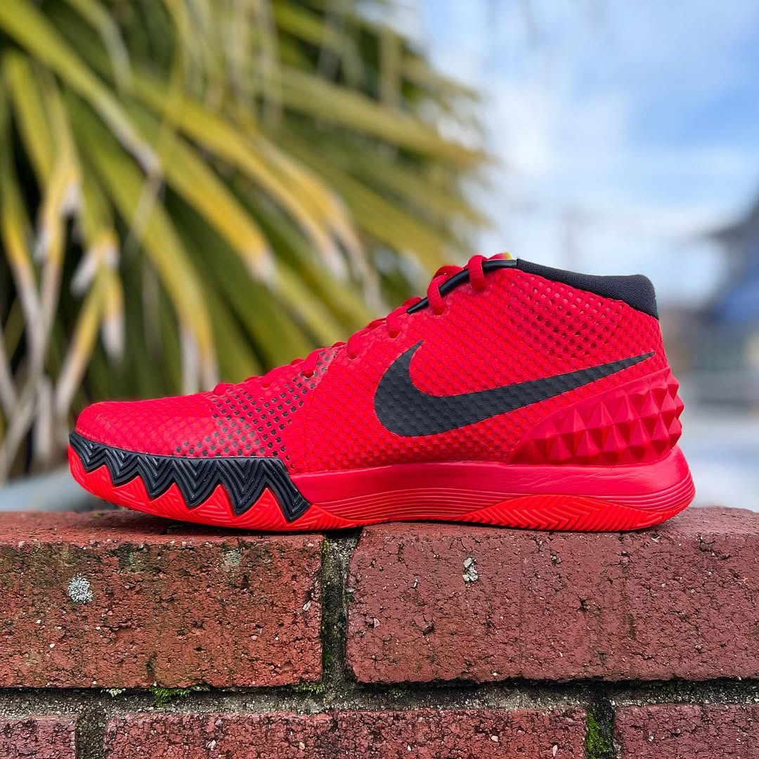 希少モデルNIKEカイリー1バスケットボールシューズ レッド×イエロー ナイキ NIKE KYRIE 1 EP 'DECEPTIVE RED' ナイキ カイリー 1 【MEN'S】 bright