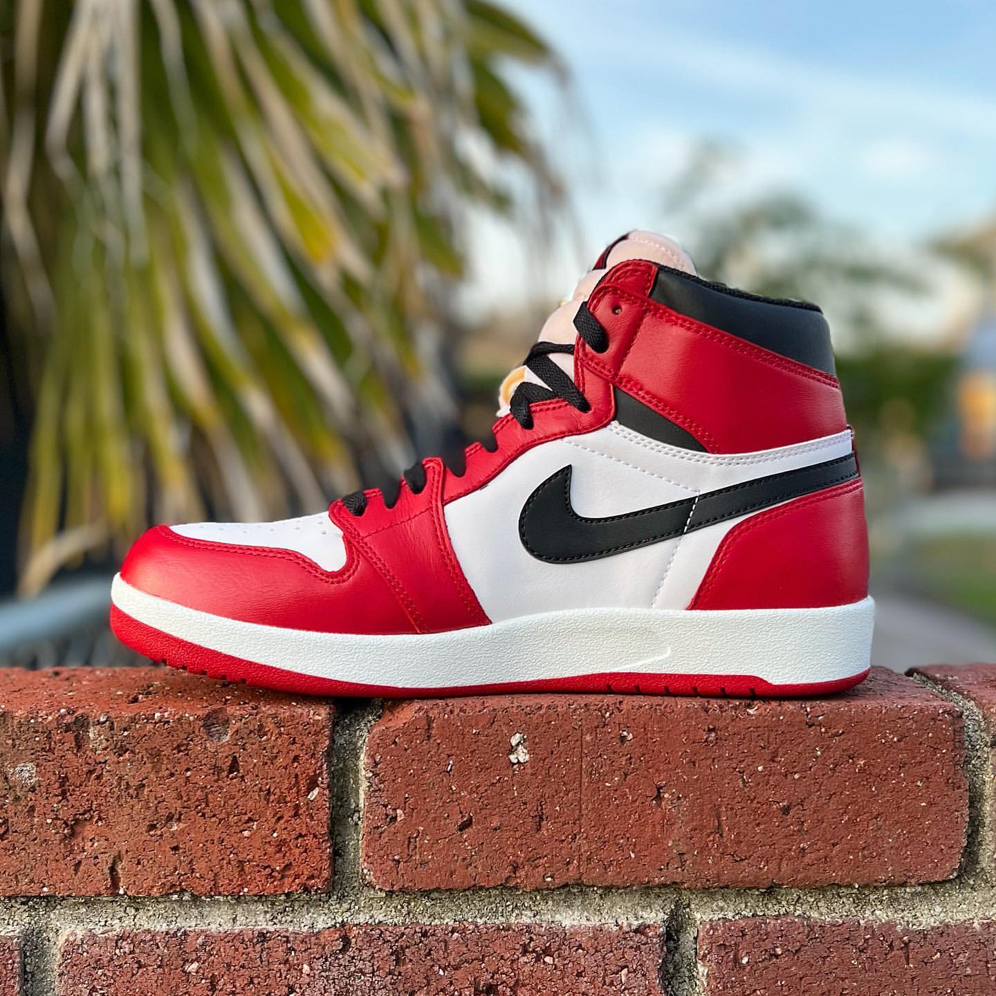 AJ1 Chicago Nike バスケットシューズ 赤白黒 ハイカット NIKE AIR JORDAN 1 MID 