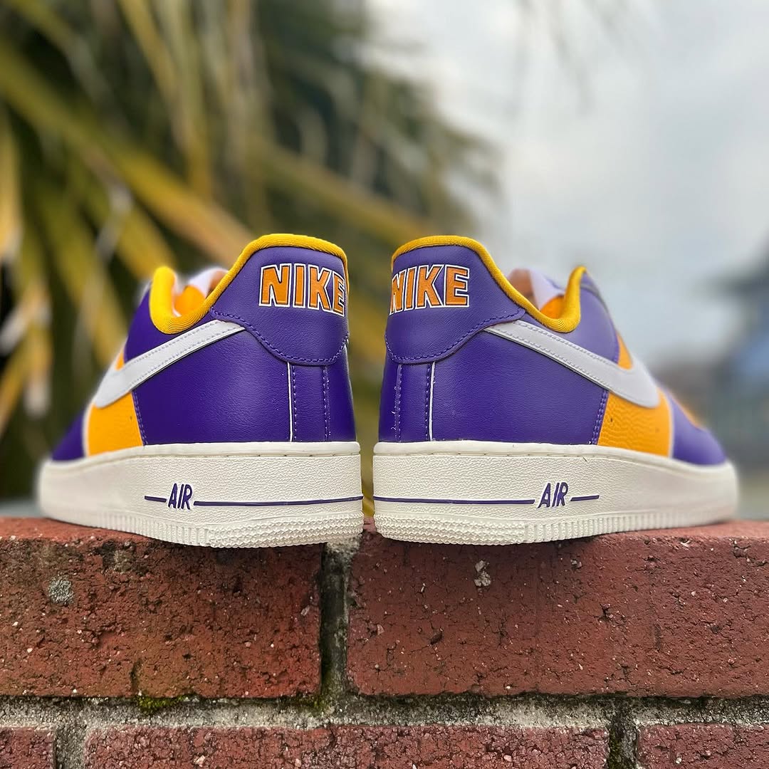 NIKE WMNS AIR FORCE 1 LOW 'BE TRUE TO HER SCHOOL LSU' ナイキ エア
