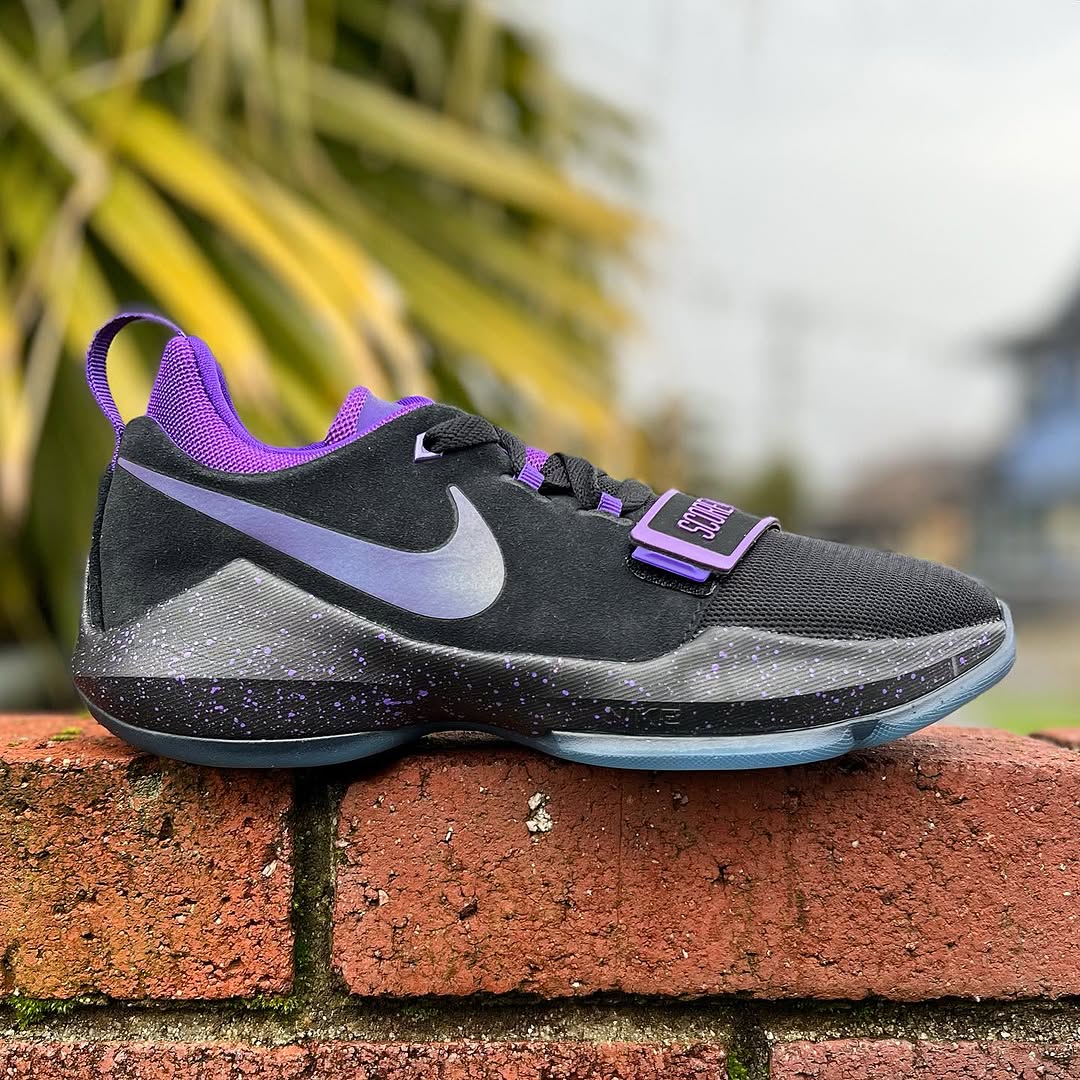 Nike バスケットボールシューズ 黒　オーロラホログラム Nike バスケットボールシューズ 黒 オーロラホログラム ナイキ
