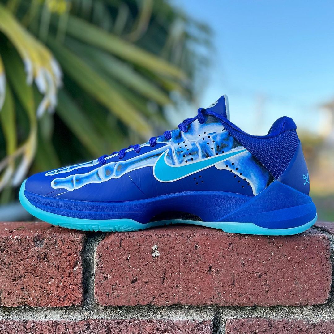 Nike Kobe 5 Protro ナイキ コービー5 プロトロ NIKE公式】コービー 5 プロトロ '5x Champ' (CD4991-500 / KOBE