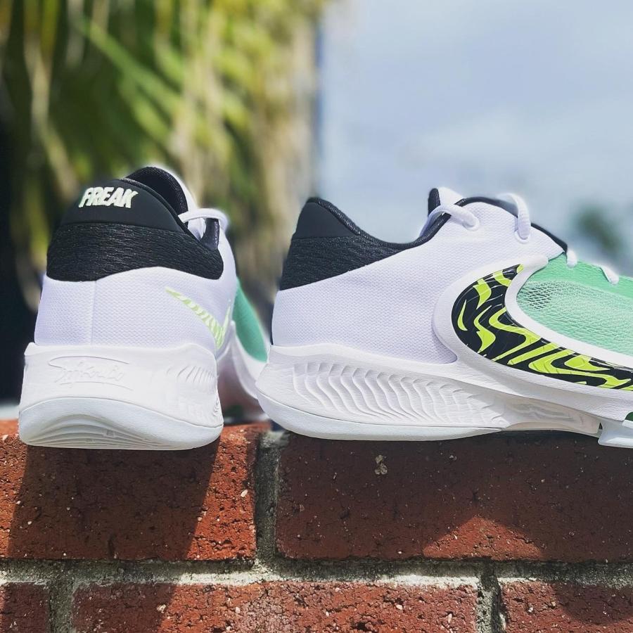 NIKE ZOOM FREAK 4 'BARELY VOLT' ナイキ ズーム フリーク 4