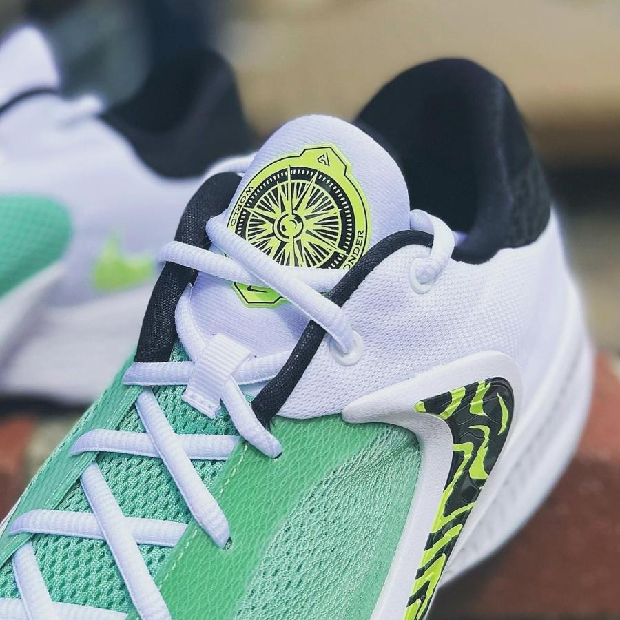 NIKE ZOOM FREAK 4 'BARELY VOLT' ナイキ ズーム フリーク 4 ヤニス