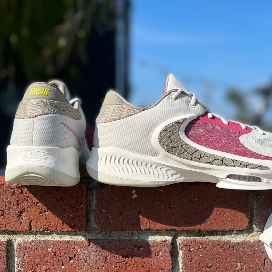 NIKE ZOOM FREAK 4 'LIGHT BONE' ナイキ ズーム フリーク 4 ヤニス
