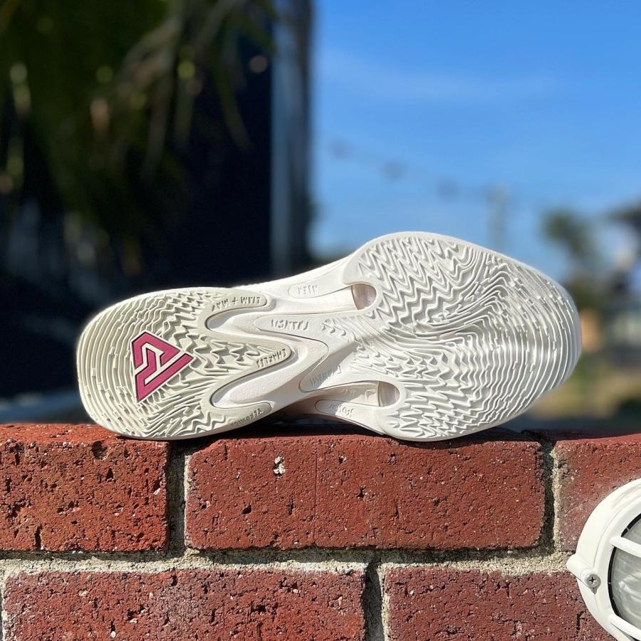 NIKE ZOOM FREAK 4 'LIGHT BONE' ナイキ ズーム フリーク 4 ヤニス
