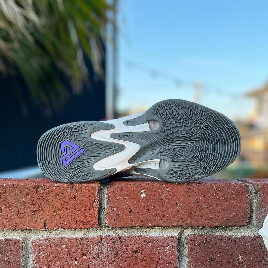 【希少】ナイキ　ズームフリーク4 28cm 未使用品 20221209035330-0.webp