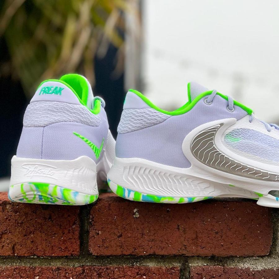 【希少】ナイキ　ズームフリーク4 28cm 未使用品 20221209035330-0.webp