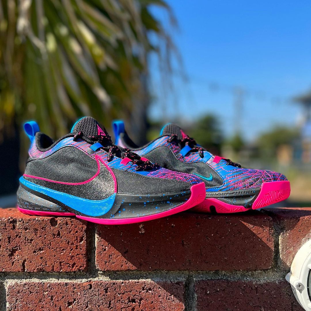 Nike ズームフリーク 5 EP 26cm　新品！ヤニス・アデトクンボ NIKE ZOOM FREAK 5 FOSSIL STONE ナイキ ズーム フリーク 5 ヤニス