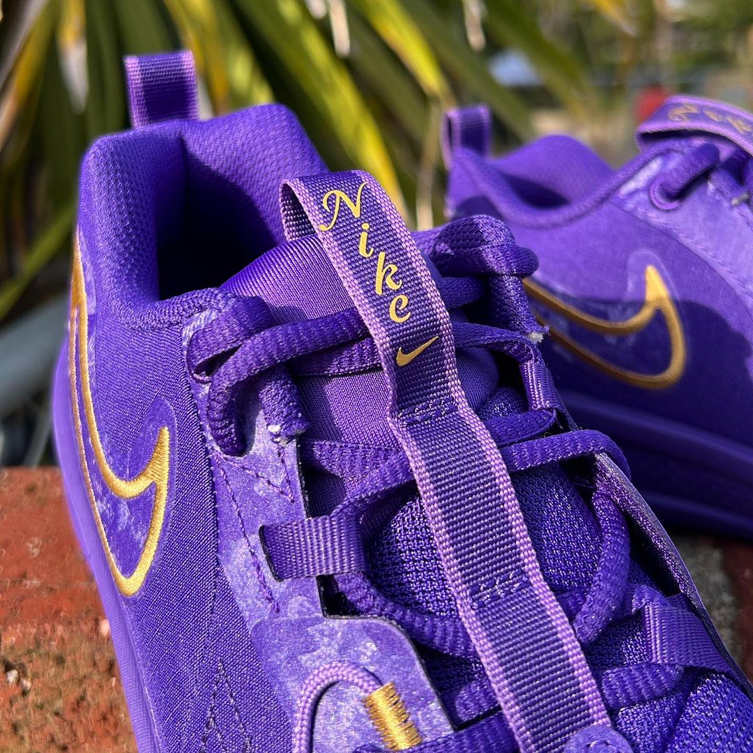 Nike GT CUTバスケットボールシューズ 黒/青/ピンク Amazon.com | Nike G.T. Cut 3 Big Kids' Basketball Shoes