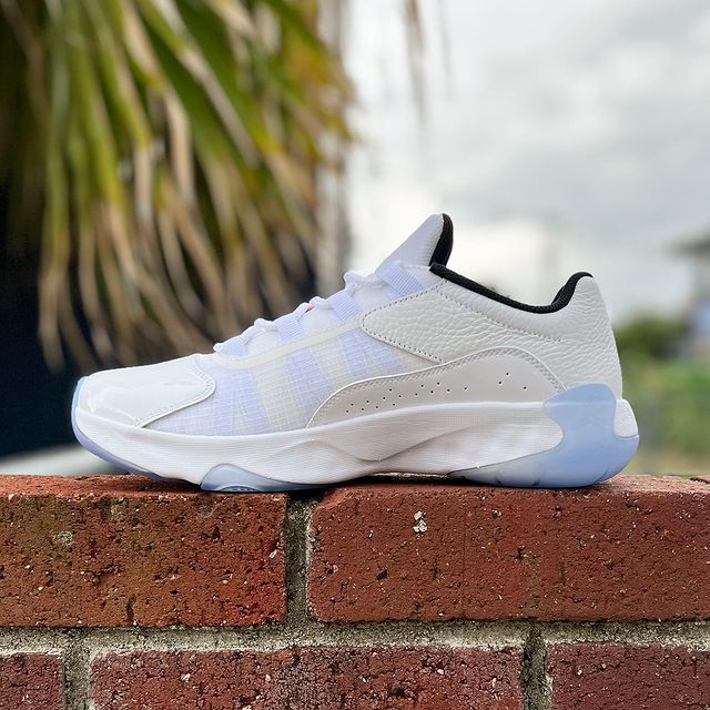 AIR JORDAN 11 CMFT LOW 'WHITE VARSITY RED' エア ジョーダン 11