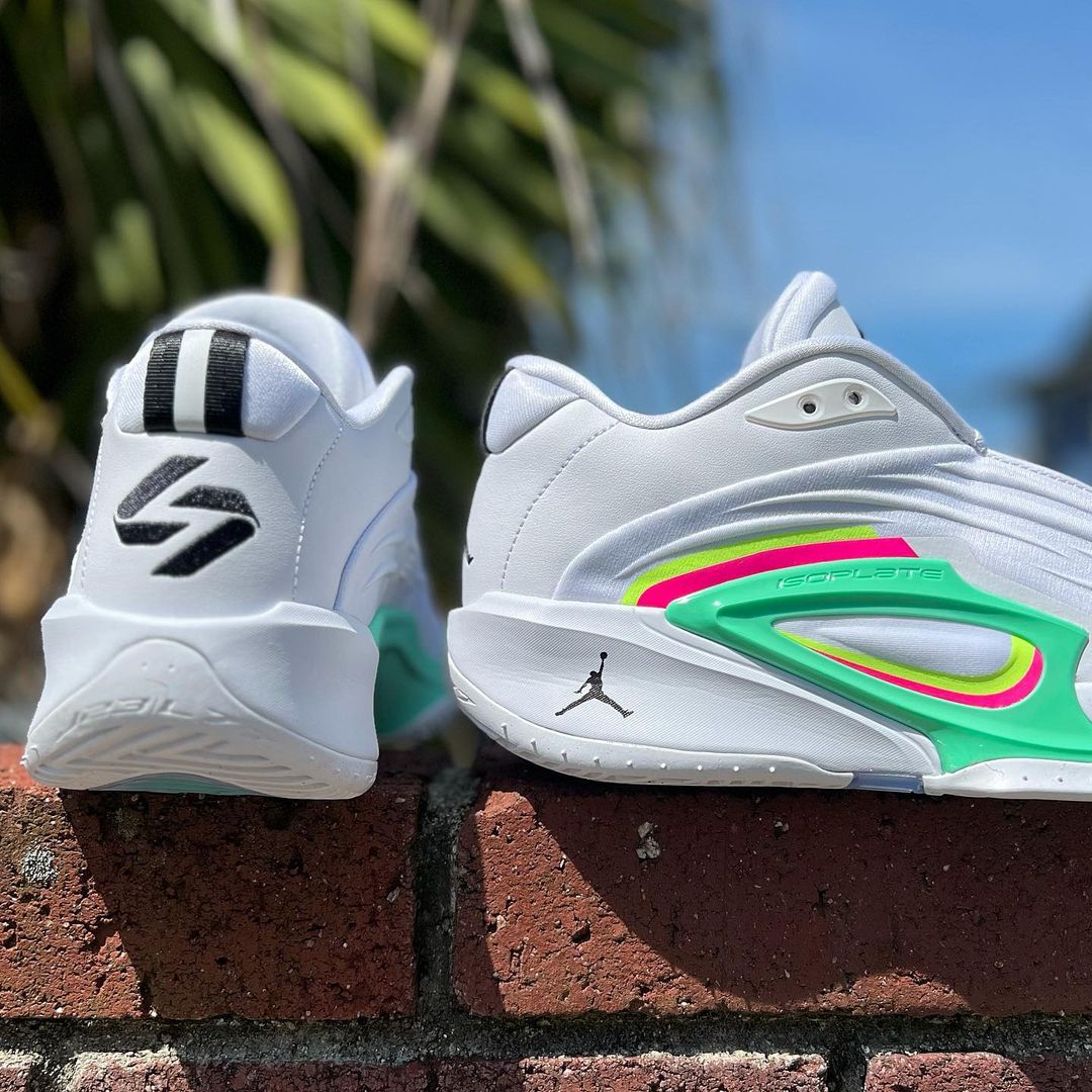 シルフィーヌ　LUCAS　ルカ　花柄　刺繍　サイズ40　２回着用 STORES sylphynes オフショルダー フレンチスリーブレオタードと