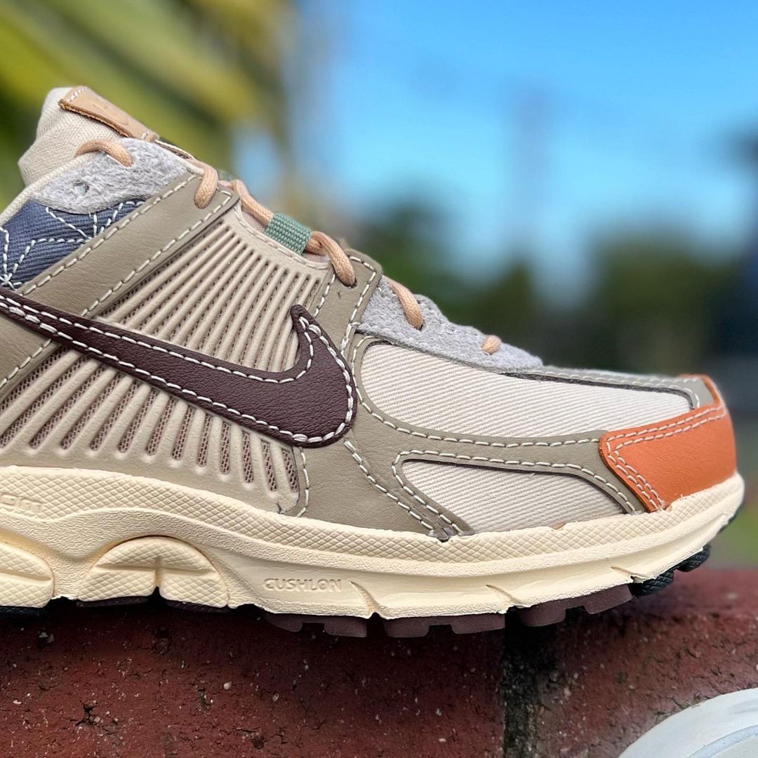 NIKE ZOOM VOMERO 5 'SASHIKO' ナイキ ズーム ボメロ 5 【MEN'S